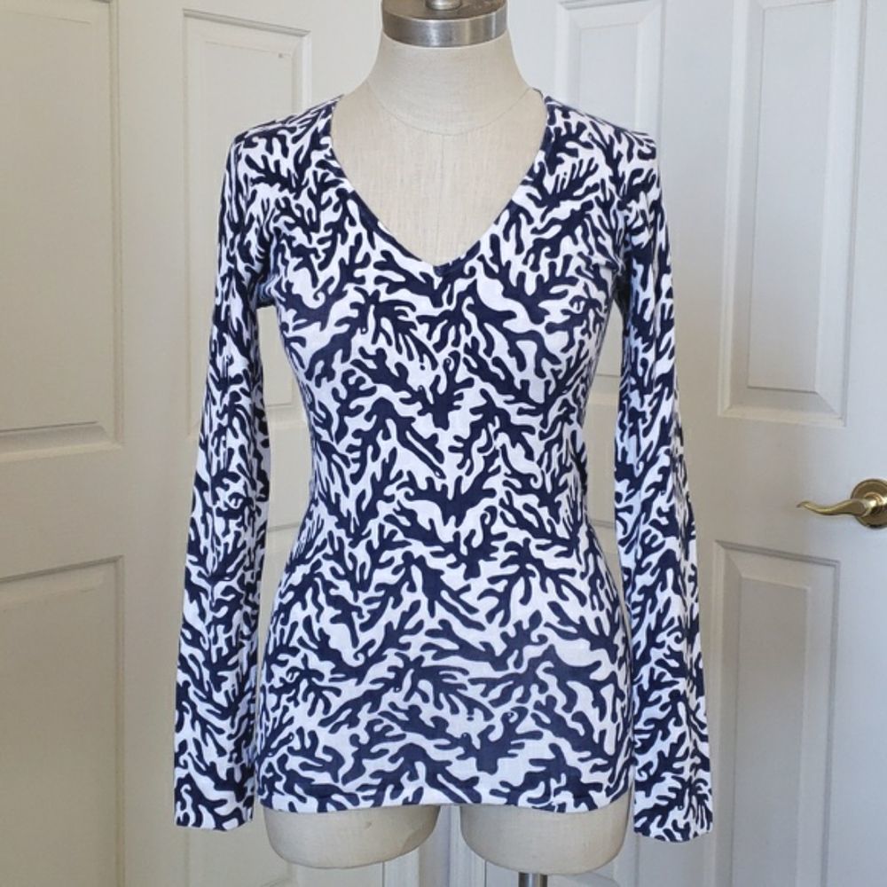 Lilly Pulitzer Adelaide V-Neck Cotton Sweater Navy Blue White Coral Print Small - Picture 2 of 12